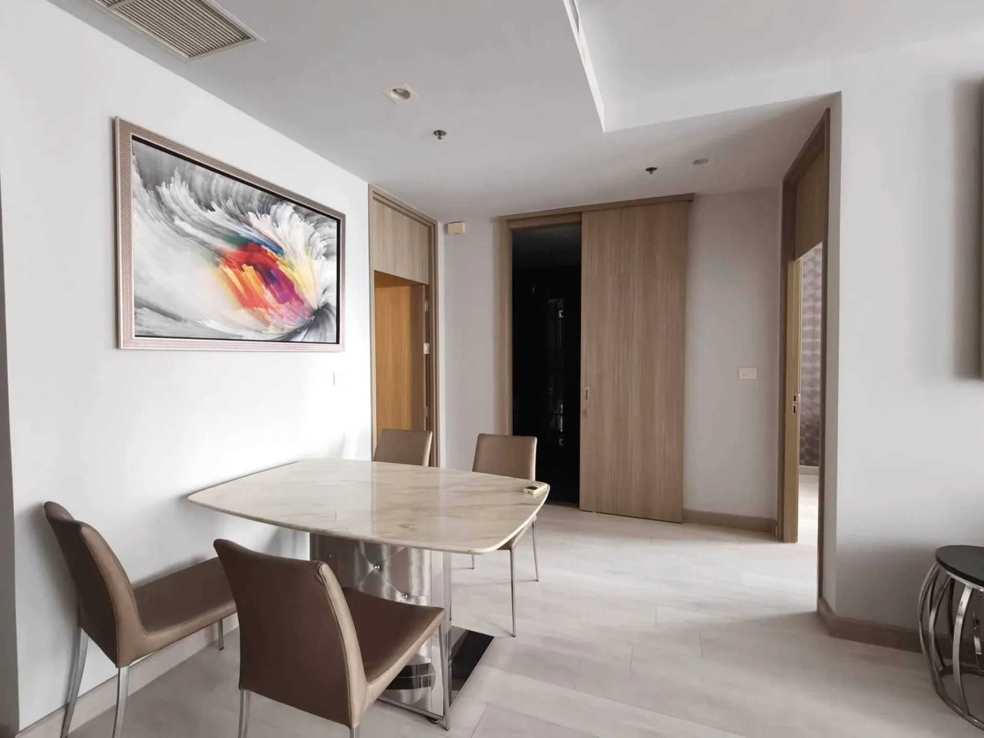 🏙 Large 2-bedroom  📍 Noble Ploenchit