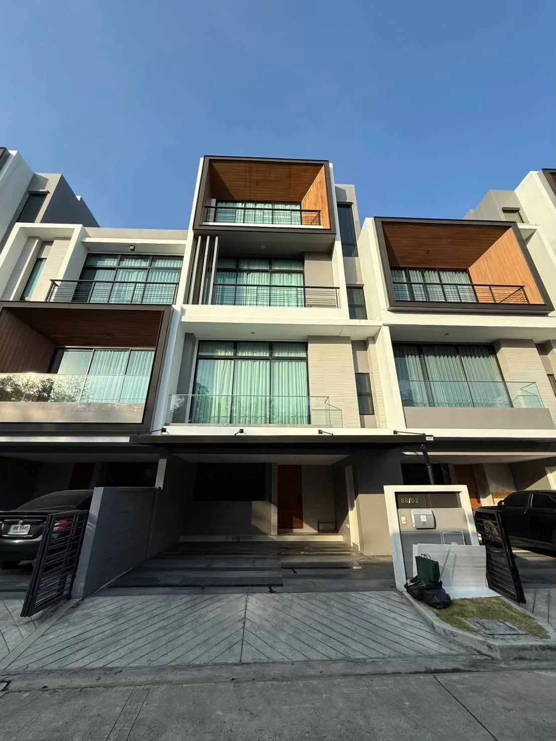 Krungthep Keeta | 3-Bedroom Townhouse for Rent & Sale