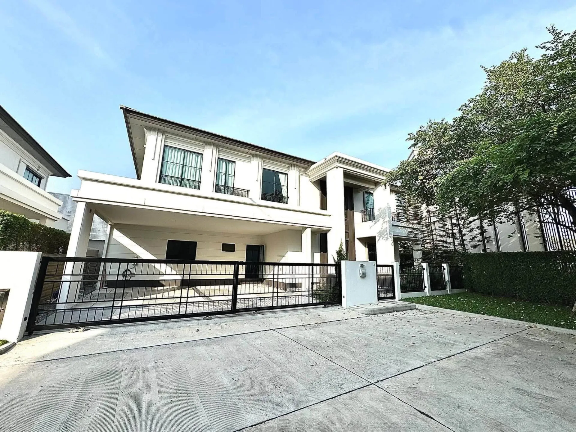Beautiful, ready-to-move-in house in Bangna area📍