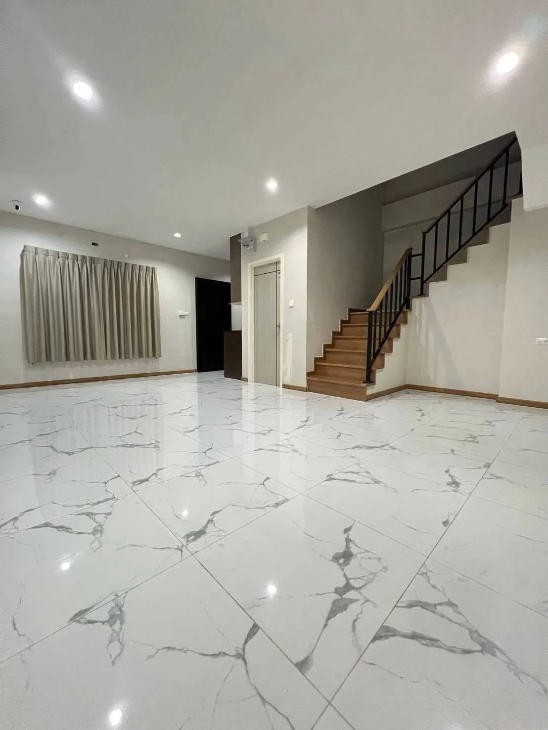 Huai Khwang | 3+1 Bedroom Townhouse for Rent