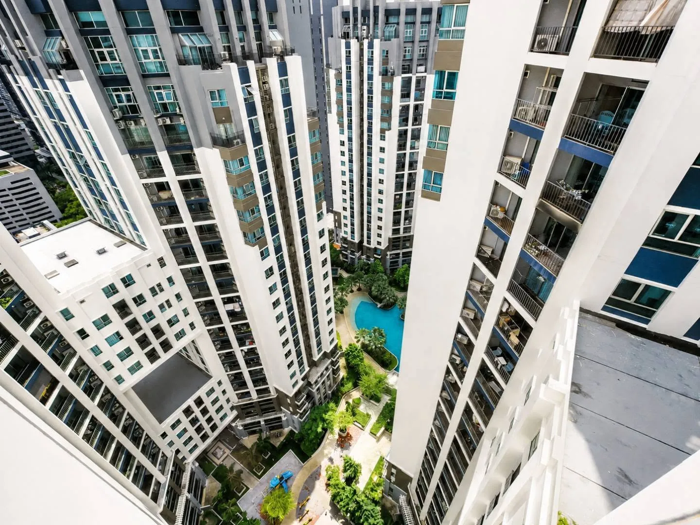 Belle Grand Rama 9 | 2 Bedroom Condo for Sale