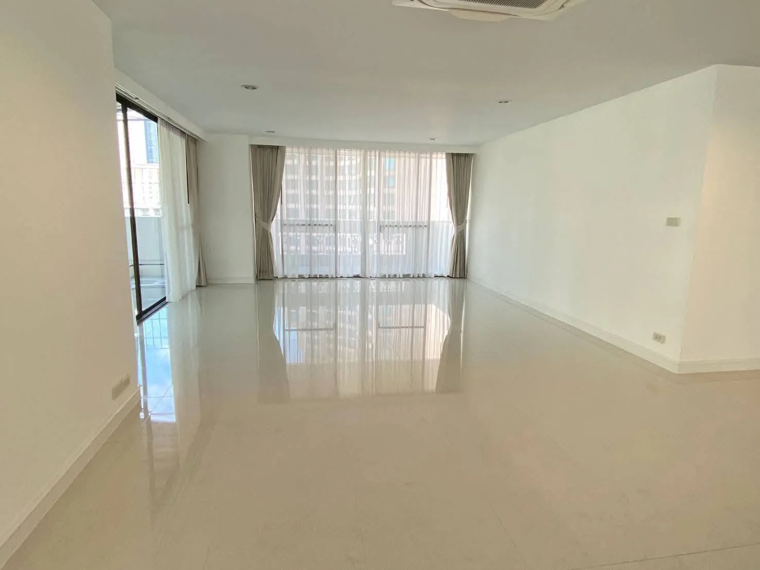 Pet friendly 🐕  Penthouse 4 bedroom with large terrace 🏢✨🛋️