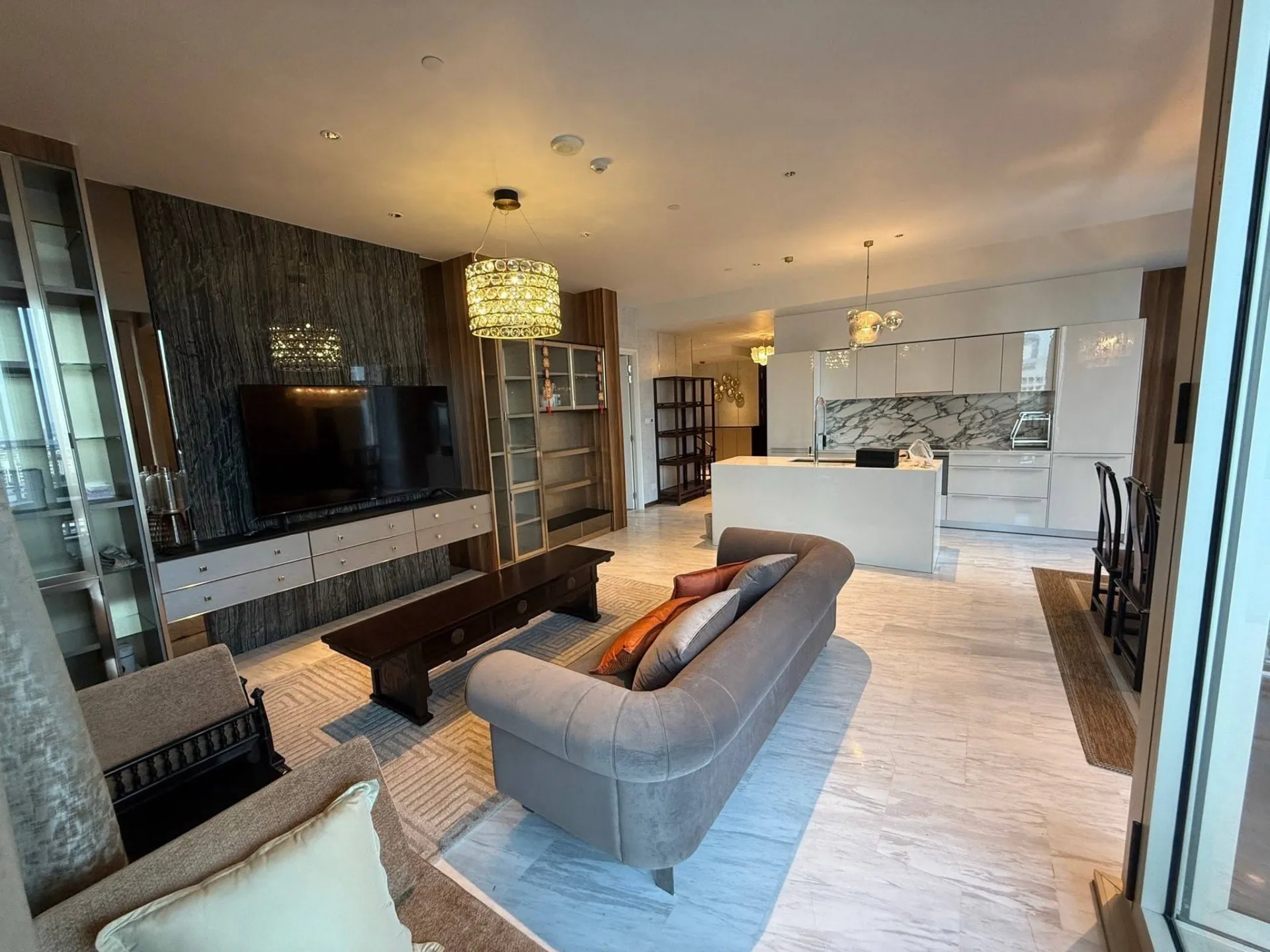 Four Seasons Private Residences Bangkok | 3 Bedroom Luxury Residence for Rent