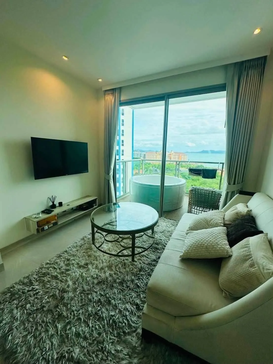 The Riviera Monaco, Na Jomtien