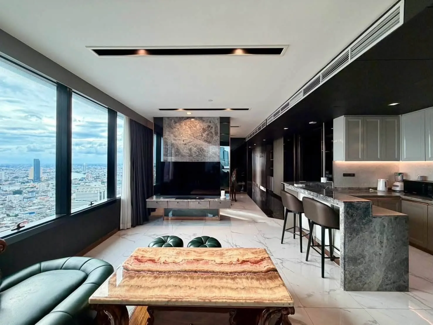 M SILOM 🐶🐱| 2BR | Rent: 140,000 🔥 NEAR BTS SILOM🚝