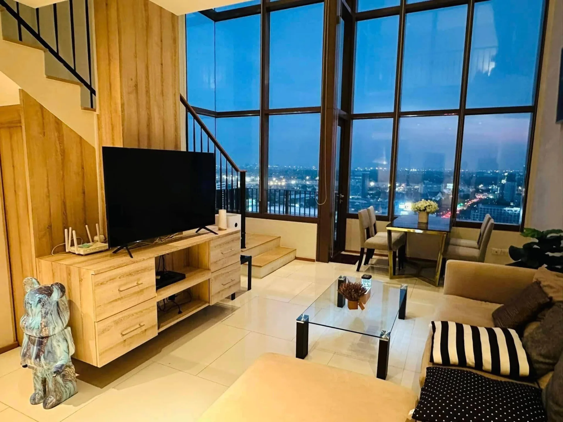 High Floor, Beautiful Duplex 83 sqm. in Sukhumvit24