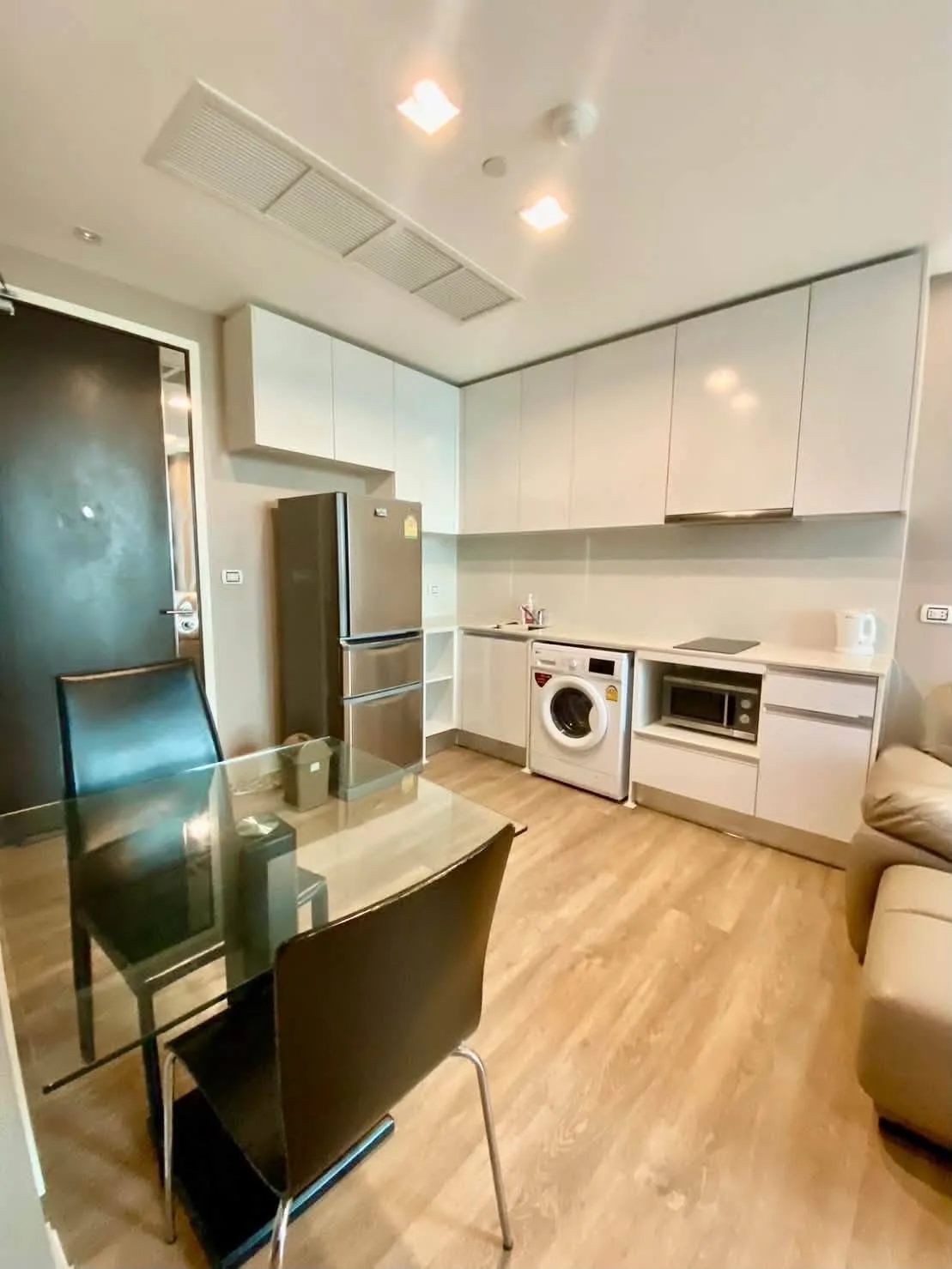 🏳️ Equinox condo