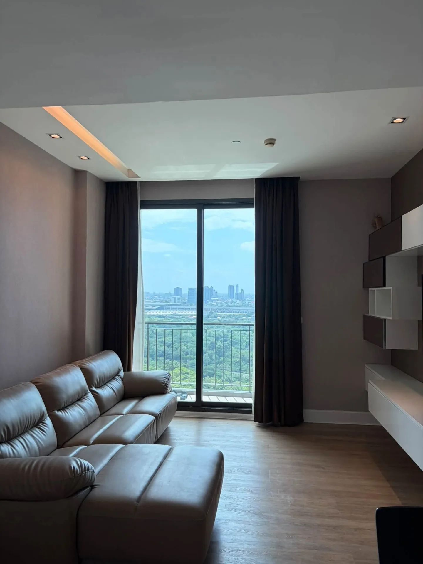 🏳️ Equinox condo