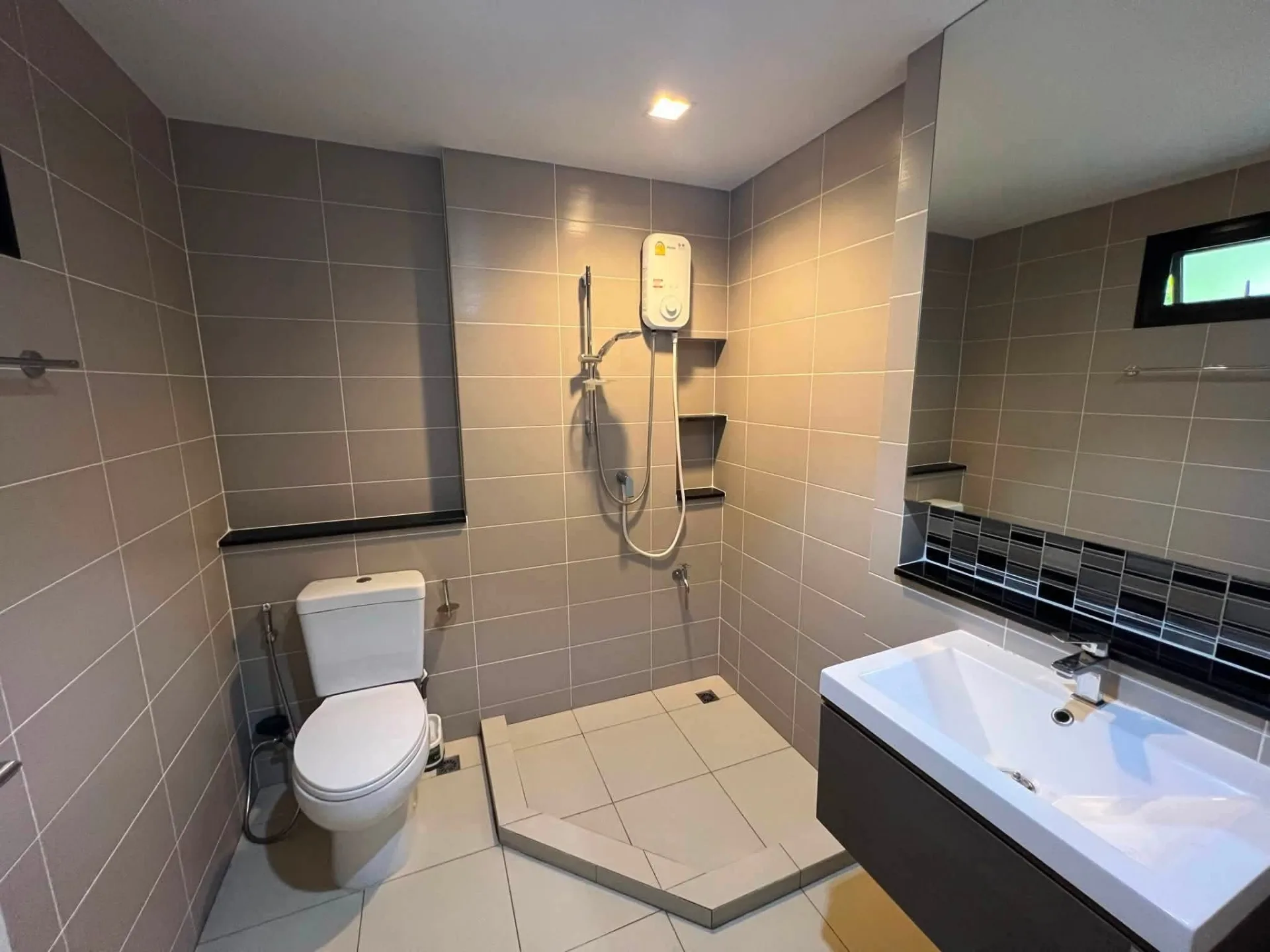 4 bed, 3 bath Single house for rent