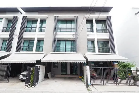 Town in Town | 3-Bedroom Townhouse for Rent & Sale